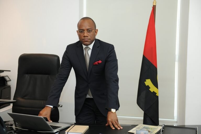 Grupo Opaia classifica como “falsas e infundadas” acusações de fraude em contrato de autocarros com o Estado